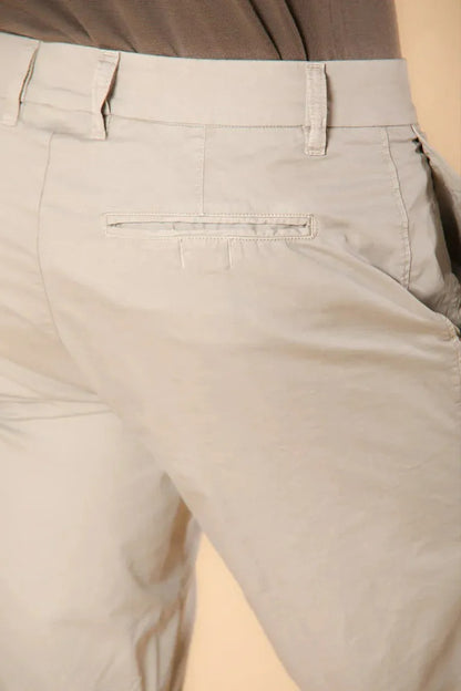 Light Beige Cotton Twill Cargo Shorts For Men - Regular Fit